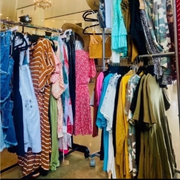 50 pieces women mystery clothing thrift boutique box bundle mystery box - Picture 8 of 9